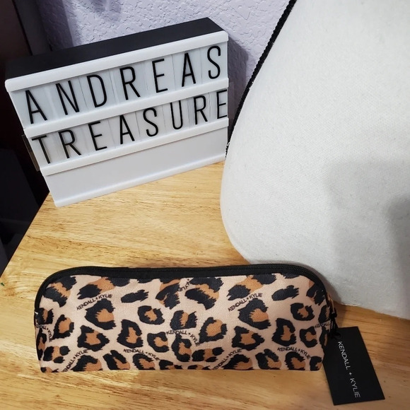 Kendall + Kylie Cheetah Animal Makeup Accessory Cosmetic Bag Pouch with Zipper - Picture 1 of 6